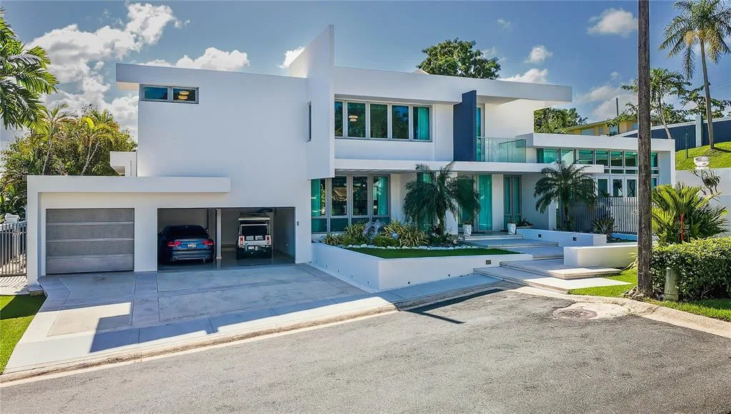 B32 EASTSIDE COURT, GUAYNABO, PR 00969