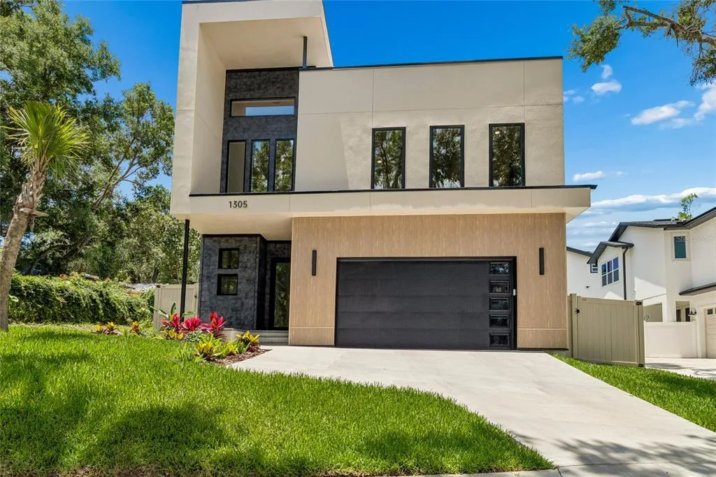 1305 HILTON PLACE, TAMPA, FL 33604