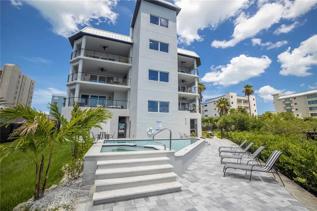 19505 GULF BOULEVARD # 304, INDIAN SHORES, FL 33785