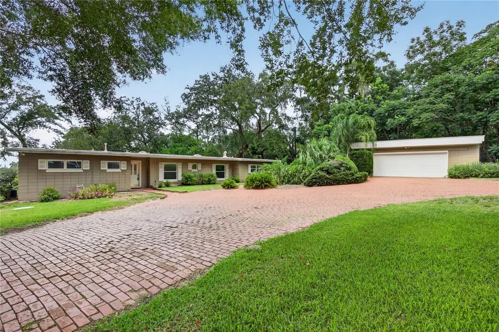 2435 BROADVUE AVE, EUSTIS, FL 32726
