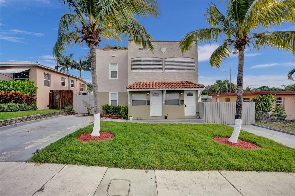 924 MCINTOSH STREET, WEST PALM BEACH, FL 33405