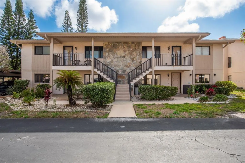 9910 EAGLES POINT CIRCLE # 3, PORT RICHEY, FL 34668