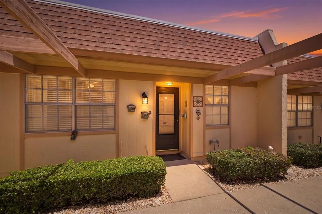 11210 CARRIAGE HILL DRIVE # 5, PORT RICHEY, FL 34668