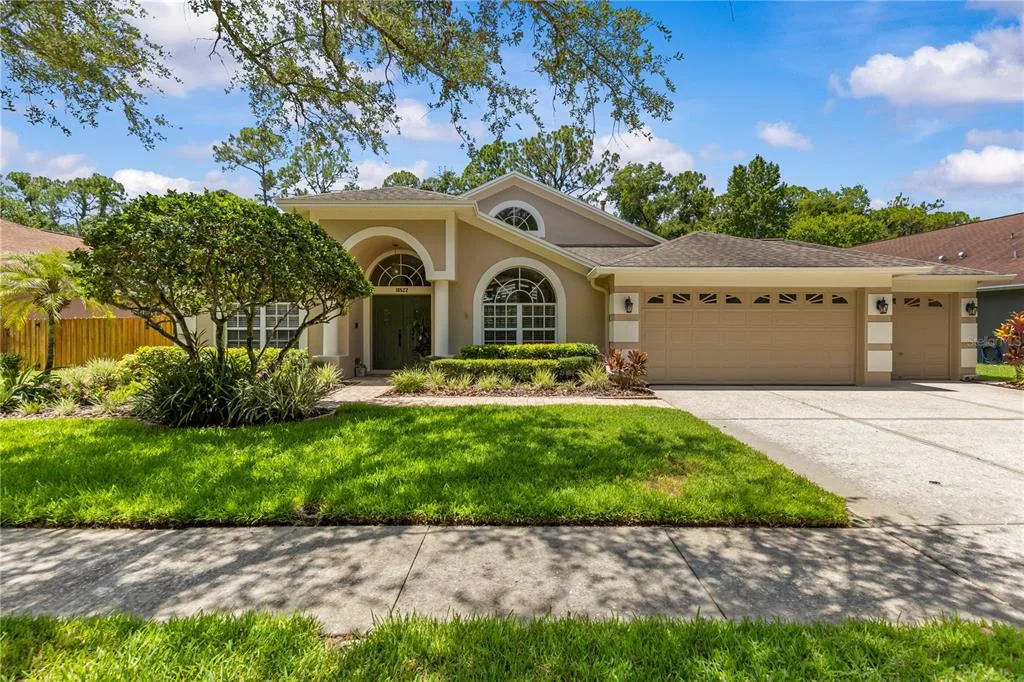 10522 CHAMBERS DRIVE, TAMPA, FL 33626