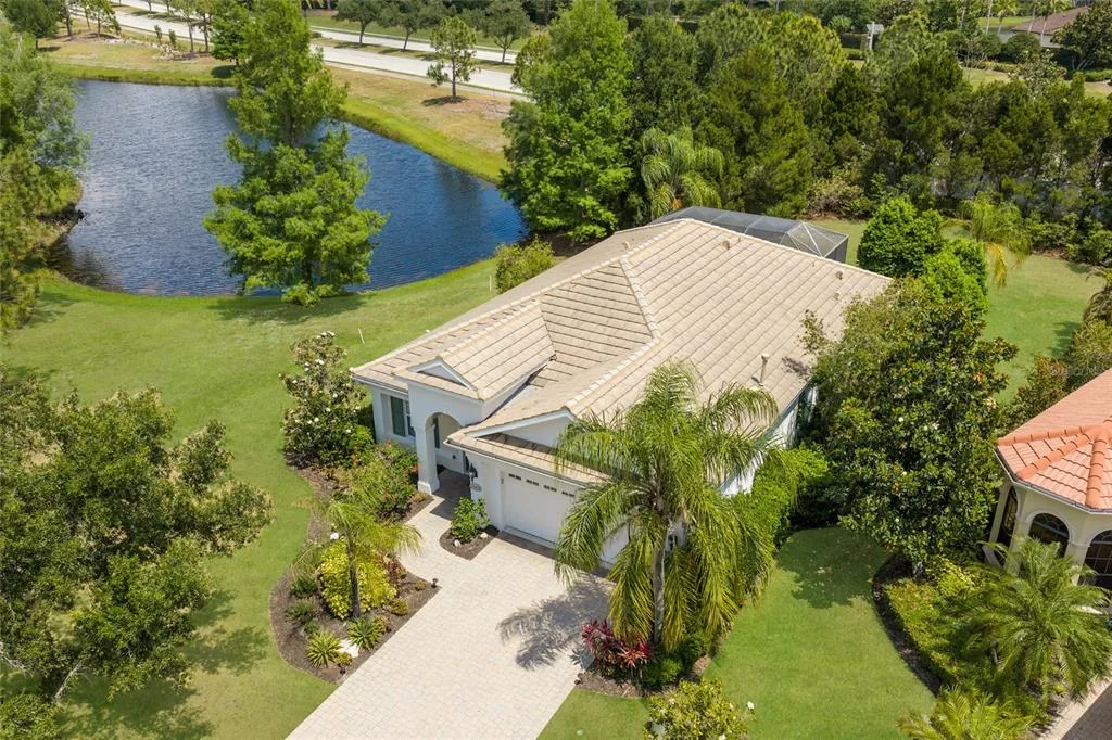 15422 HELMSDALE PLACE, LAKEWOOD RANCH, FL 34202