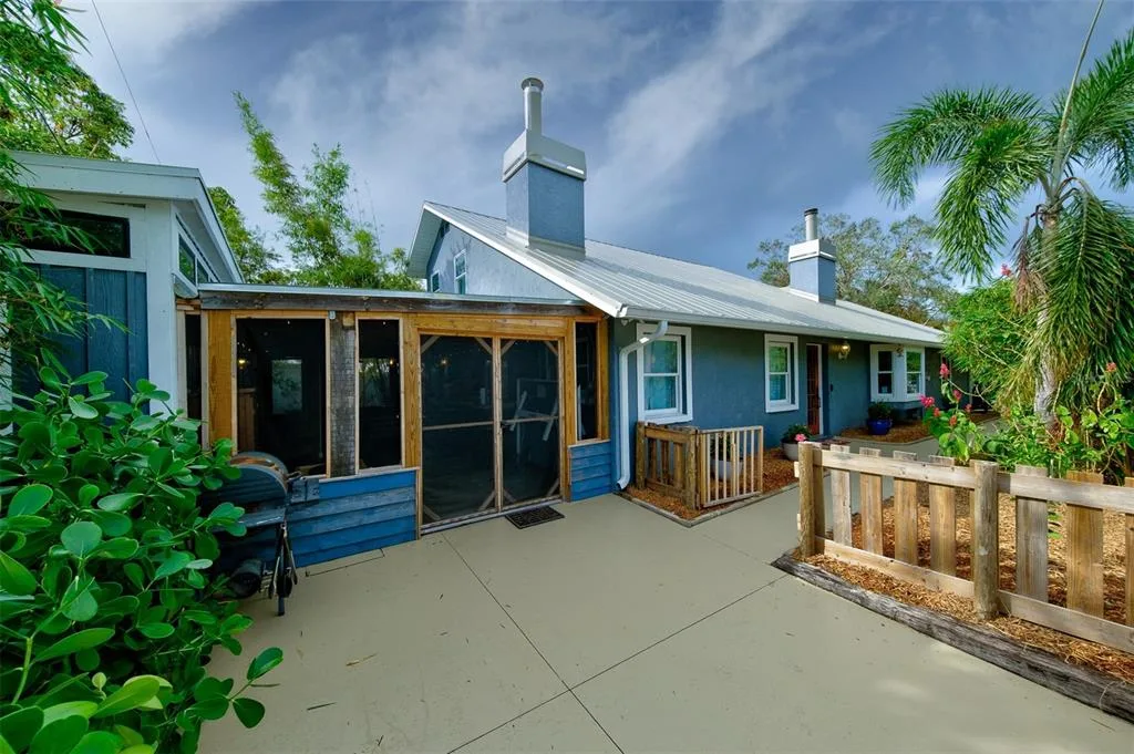 2690 TEMPLE STREET, SARASOTA, FL 34239