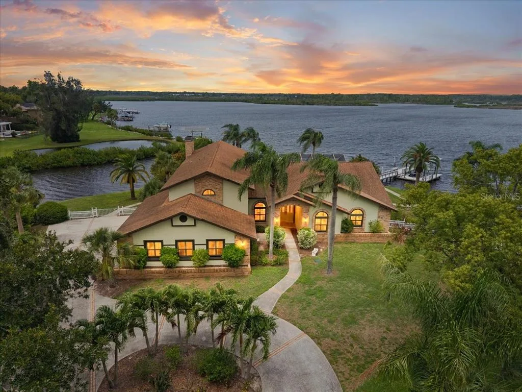 1589 MARY LANE, TARPON SPRINGS, FL 34689