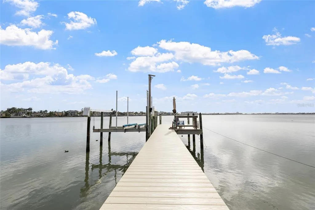 311 SUNSET DRIVE N, ST PETERSBURG, FL 33710