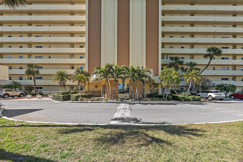 4725 COVE CIRCLE # 704, ST PETERSBURG, FL 33708