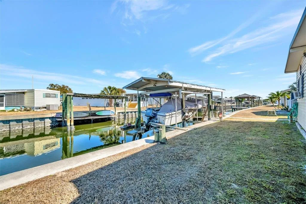 132 W SAINT LUCIA LOOP, APOLLO BEACH, FL 33572