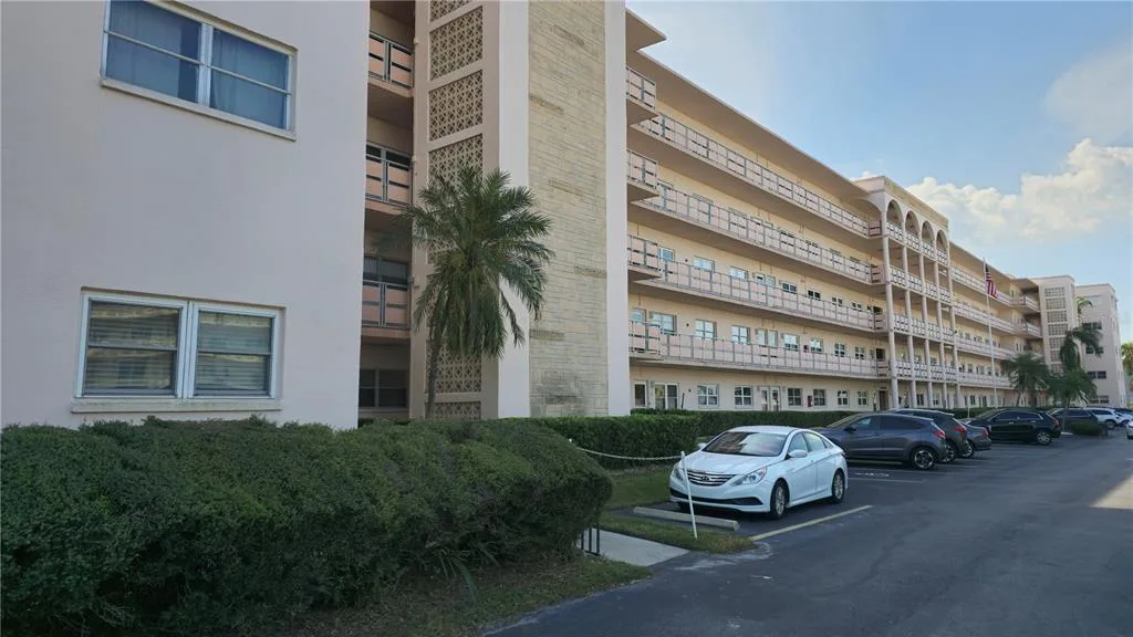 5623 80TH ST N # 510, ST PETERSBURG, FL 33709