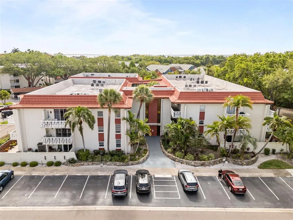 1009 PEARCE DRIVE # 206, CLEARWATER, FL 33764