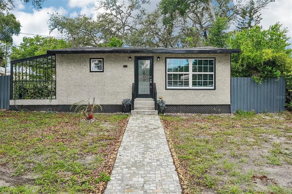 8514 N BRANCH AVENUE, TAMPA, FL 33604