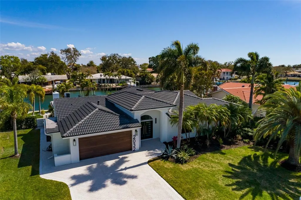 2032 KANSAS AVENUE NE, ST PETERSBURG, FL 33703