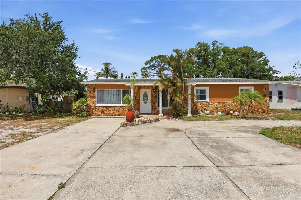 721 BAYSHORE DRIVE, TARPON SPRINGS, FL 34689