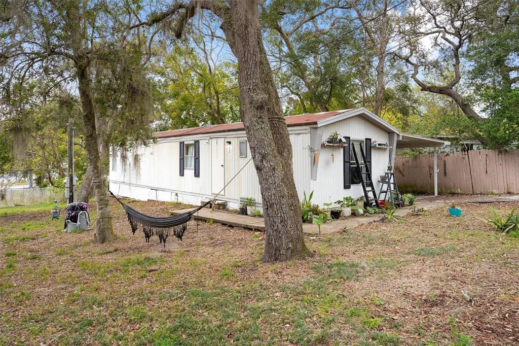 2109 HIALEAH AVENUE, LEESBURG, FL 34748