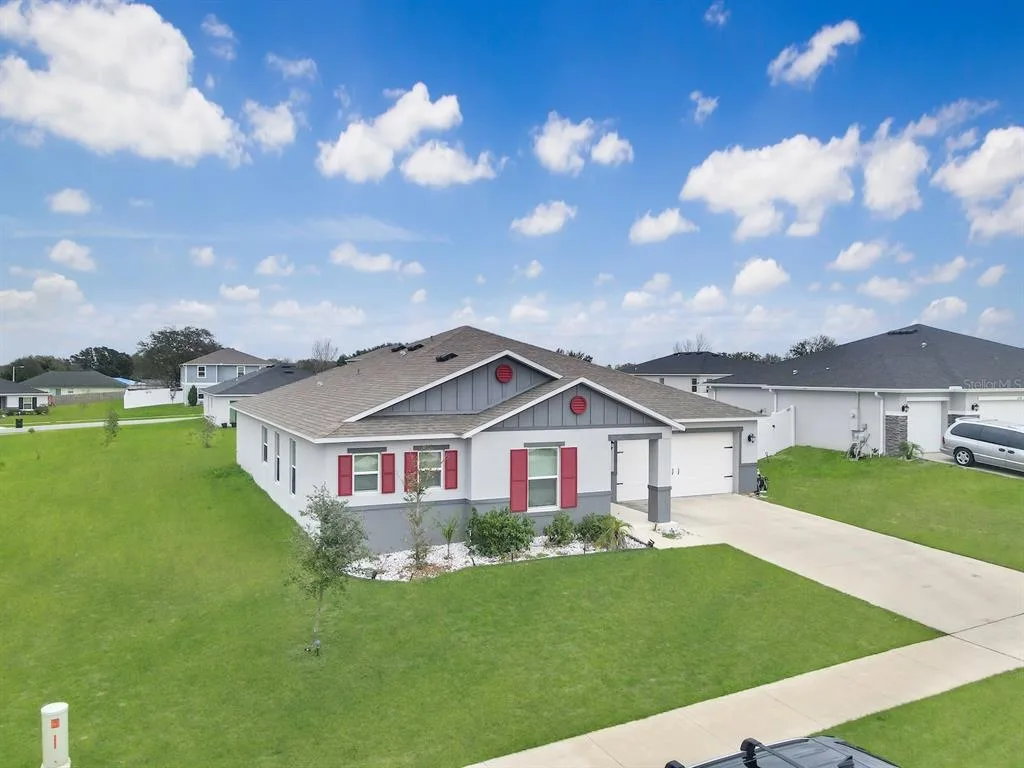 2220 GLADIOLUS LANE, MASCOTTE, FL 34753