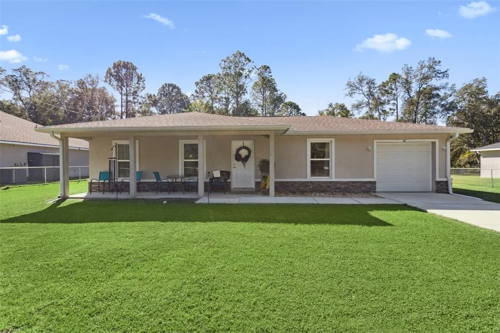 61 GUAVA TRAIL, OCKLAWAHA, FL 32179