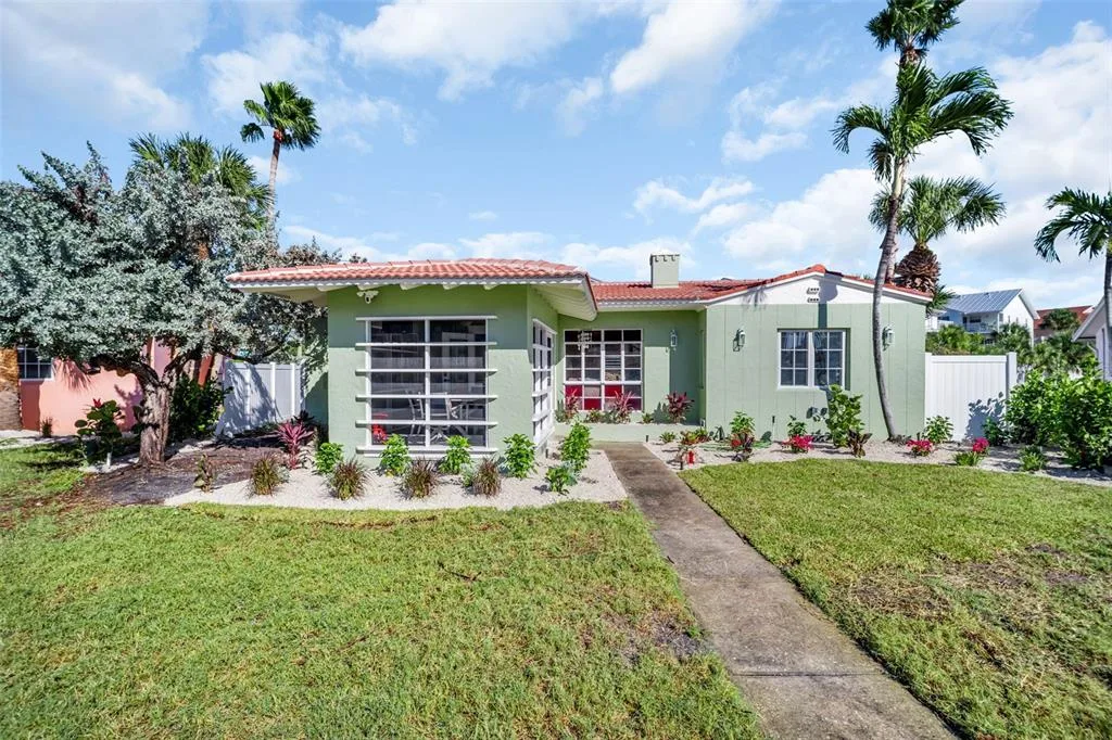 16613 GULF BOULEVARD, NORTH REDINGTON BEACH, FL 33708