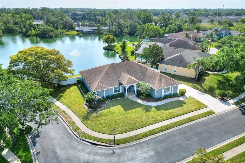 5810 LAKE VICTORIA DRIVE, LAKELAND, FL 33813