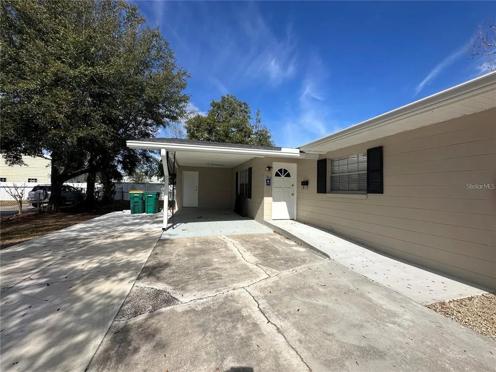 1017 E 1ST AVENUE, MOUNT DORA, FL 32757