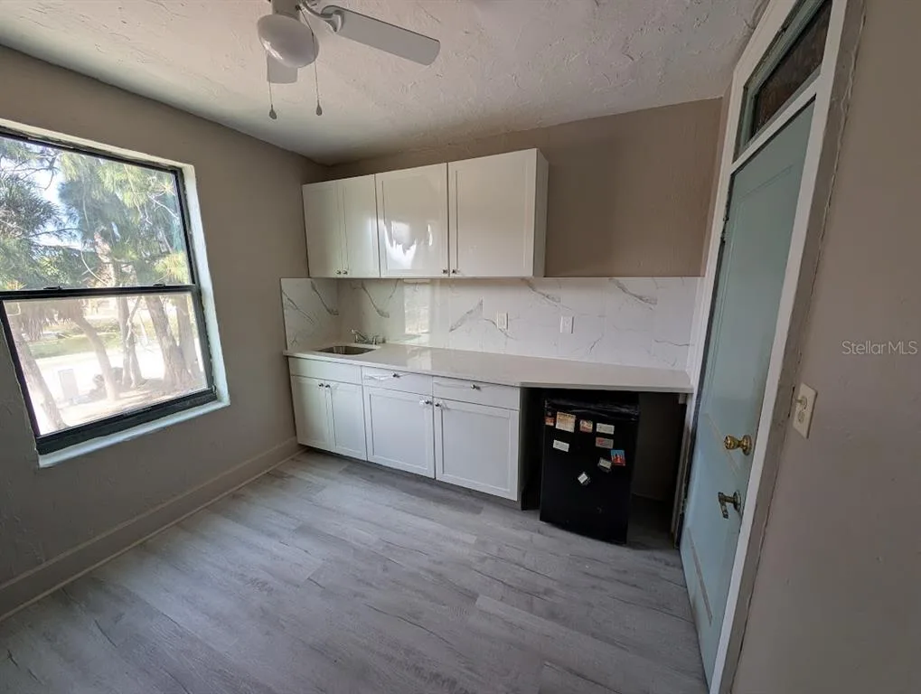 401 COLONIA LANE E # 8, NOKOMIS, FL 34275