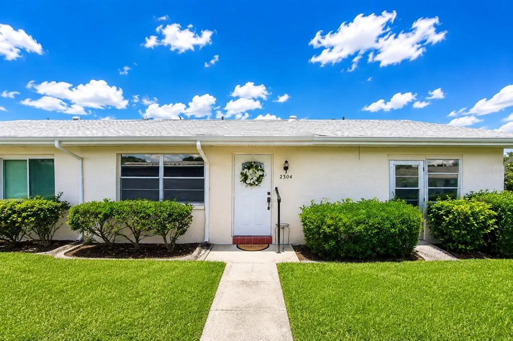 2304 GLENMORE CIRCLE # 327, SUN CITY CENTER, FL 33573