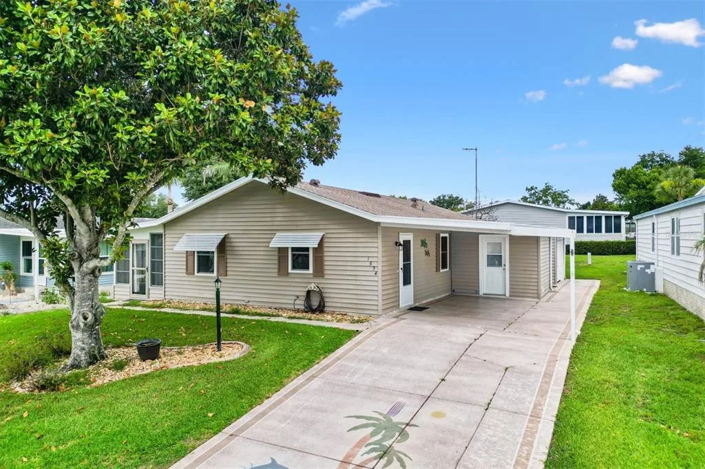 1534 HILLCREST DRIVE, LADY LAKE, FL 32159
