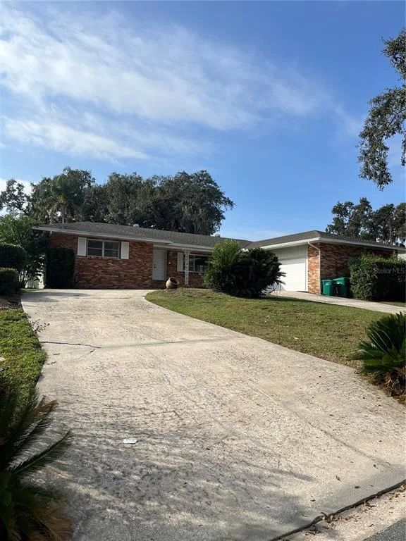 812 NORTHSIDE DRIVE, MOUNT DORA, FL 32757