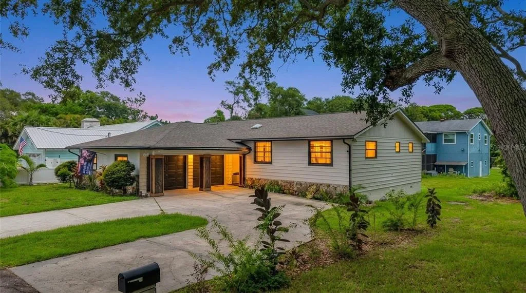 12756 POINSETTIA AVENUE, SEMINOLE, FL 33776