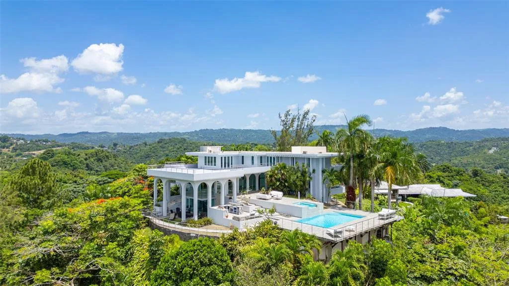 7 LA ROCA STREET BEVERLY HILLS, GUAYNABO, PR 00965