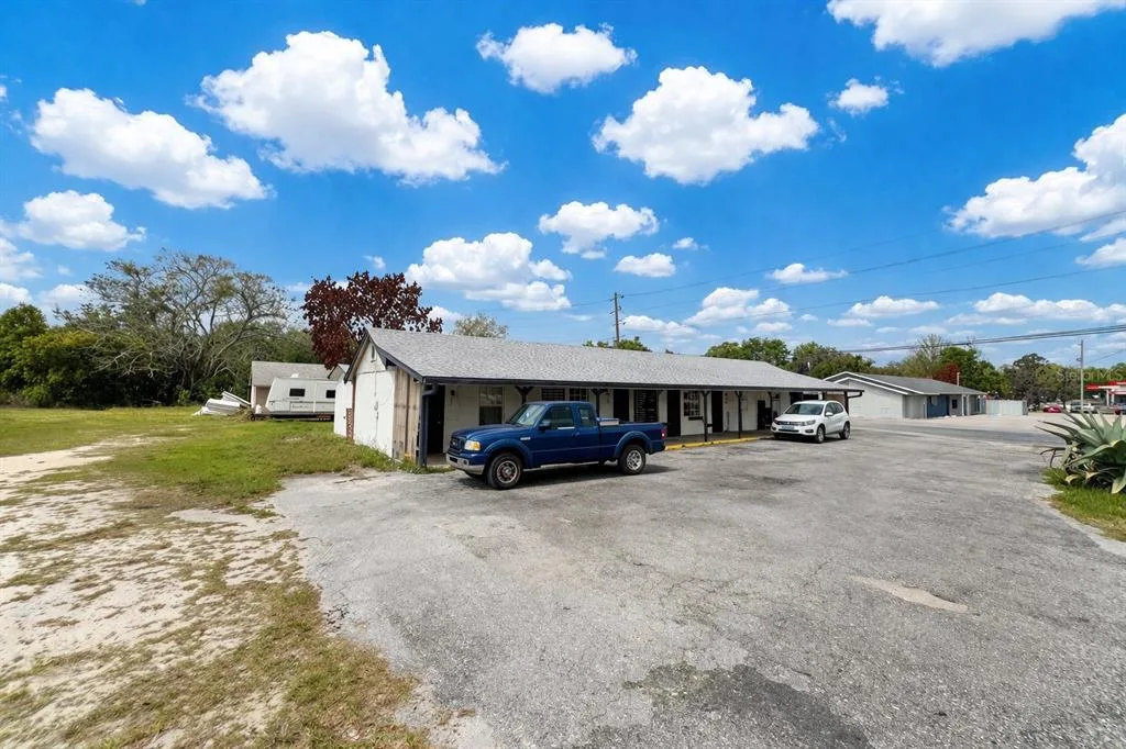 617 E MYERS BOULEVARD, MASCOTTE, FL 34753