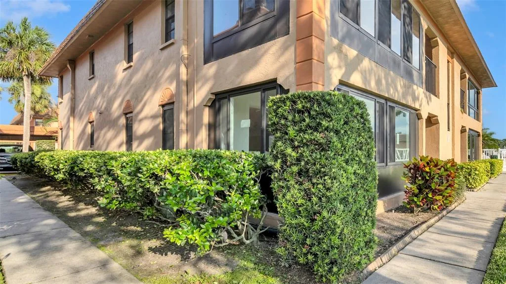 10192 SEMINOLE ISLAND DRIVE # 10192, LARGO, FL 33773