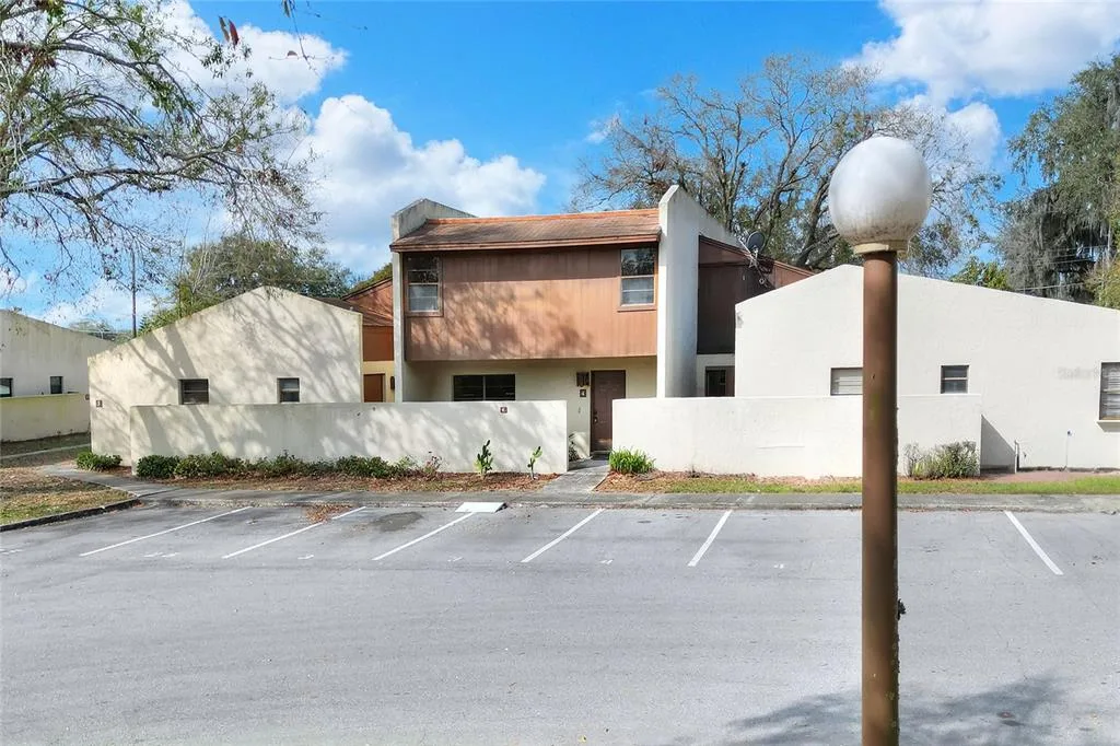 1880 N CRYSTAL LAKE DRIVE # 4, LAKELAND, FL 33801