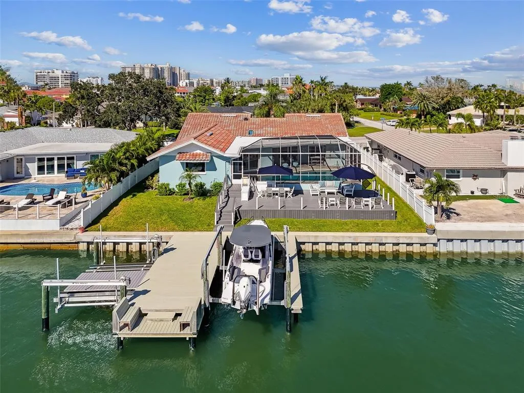 320 BELLE ISLE AVENUE, BELLEAIR BEACH, FL 33786