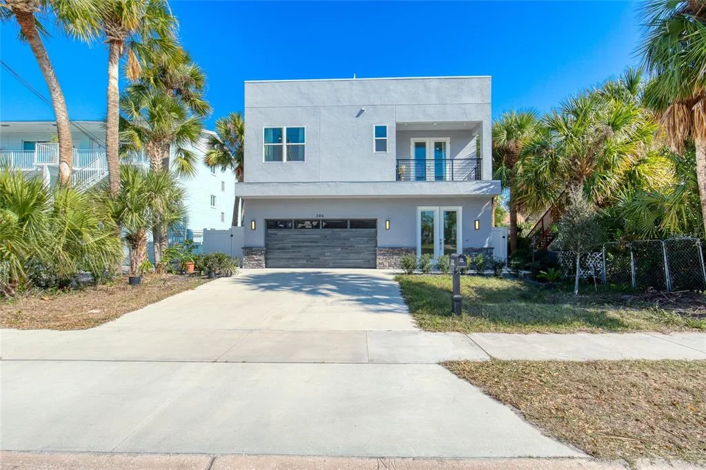 206 N HALIFAX AVENUE, DAYTONA BEACH, FL 32118