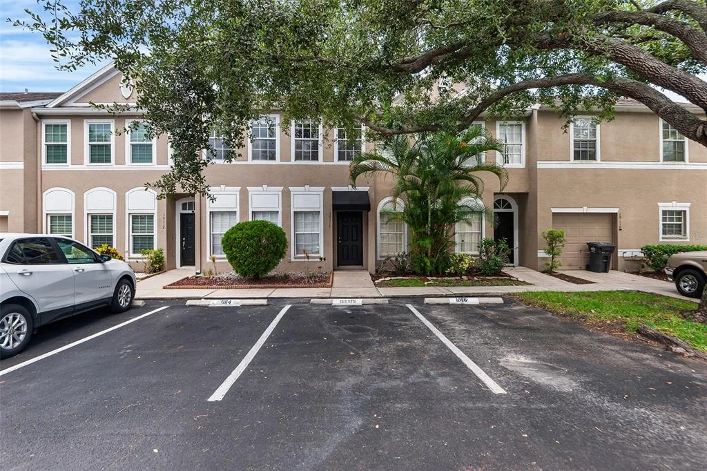 10114 FARMINGDALE PLACE, TAMPA, FL 33624