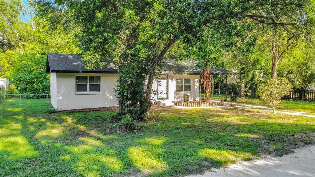 11572 SE 60TH AVENUE, BELLEVIEW, FL 34420