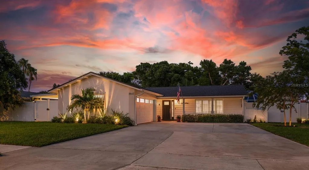8843 117TH STREET, SEMINOLE, FL 33772