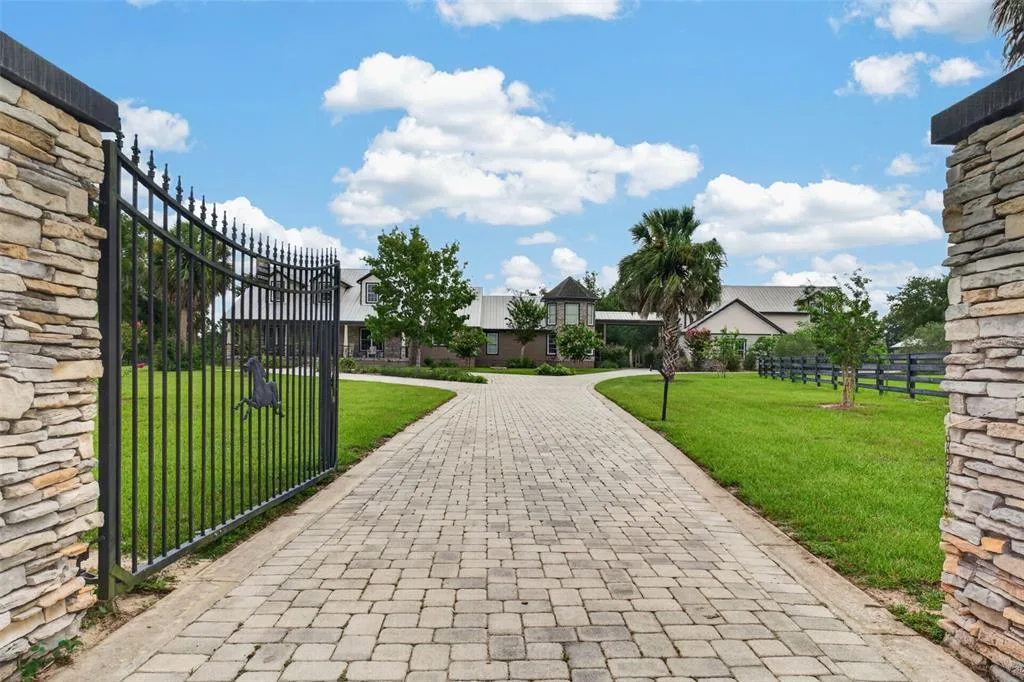 13342 W LAKE YALE ROAD, UMATILLA, FL 32784
