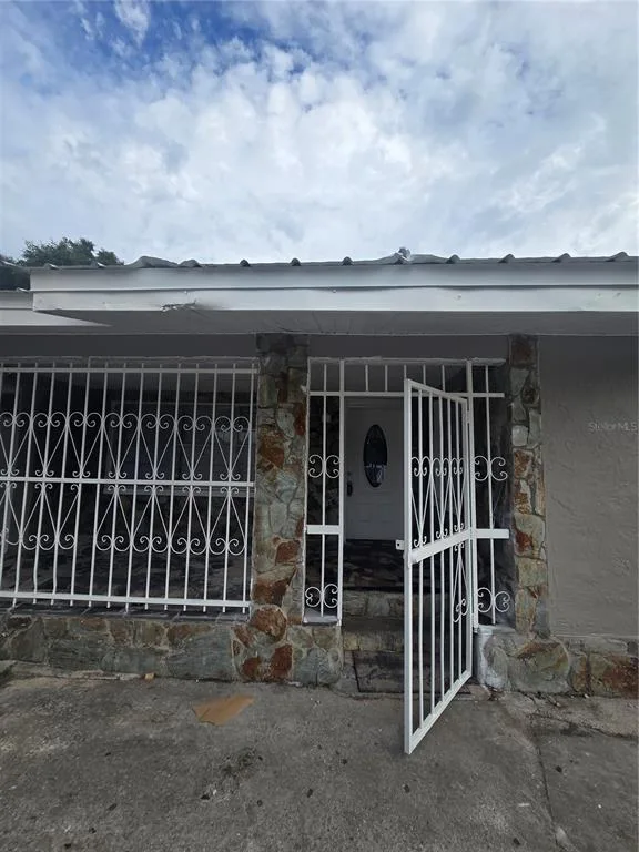 3905 E OSBORNE AVENUE, TAMPA, FL 33610