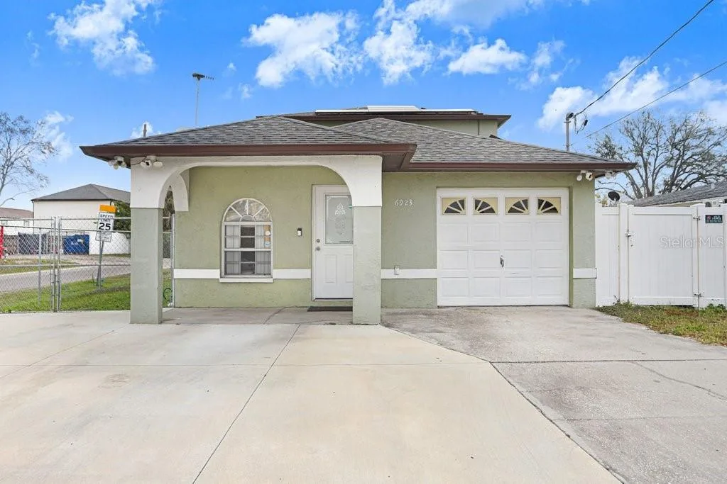 6923 N HIMES AVENUE, TAMPA, FL 33614