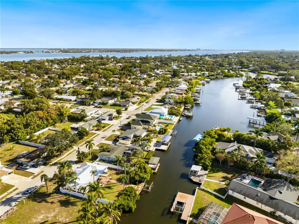 6911 9TH AVENUE NW, BRADENTON, FL 34209