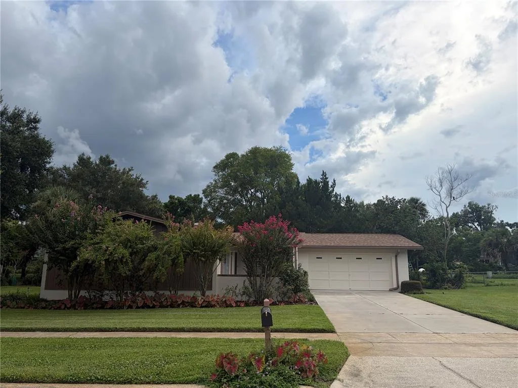 120 LARKWOOD DRIVE, SANFORD, FL 32771