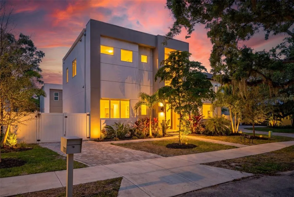 2430 FLOYD STREET, SARASOTA, FL 34239