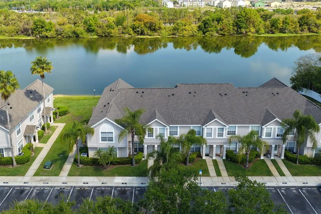 425 KENSINGTON LAKE CIRCLE, BRANDON, FL 33511