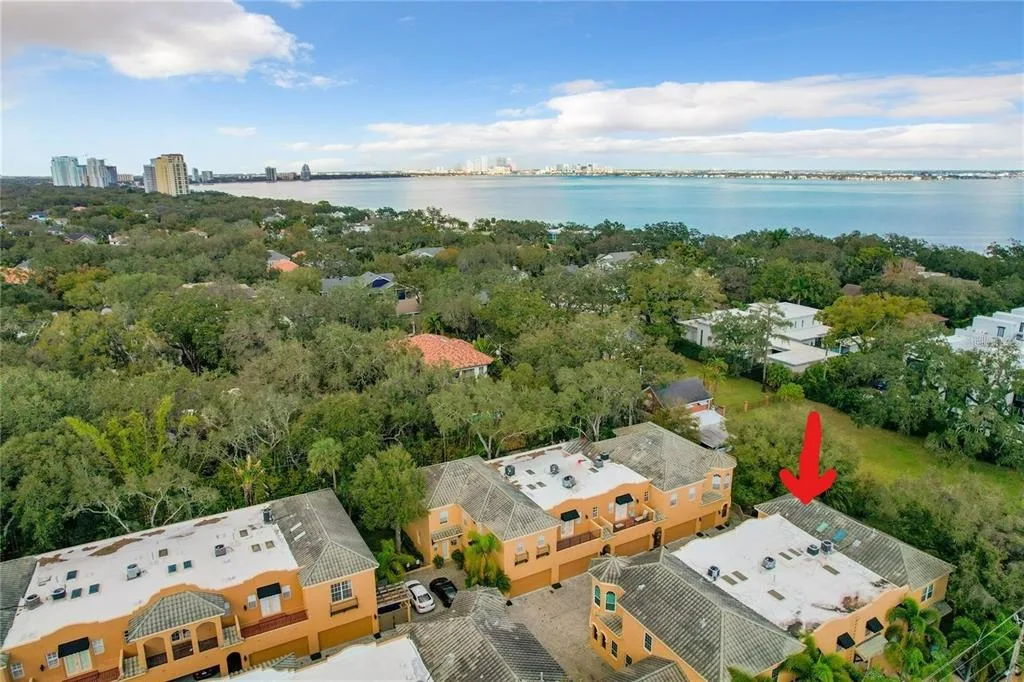 2902 HANSEN MANOR LANE, TAMPA, FL 33611