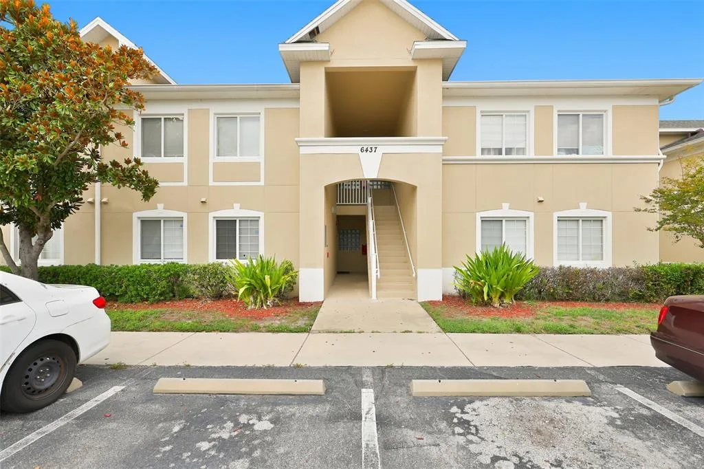 6437 CYPRESSDALE DRIVE # 201, RIVERVIEW, FL 33578