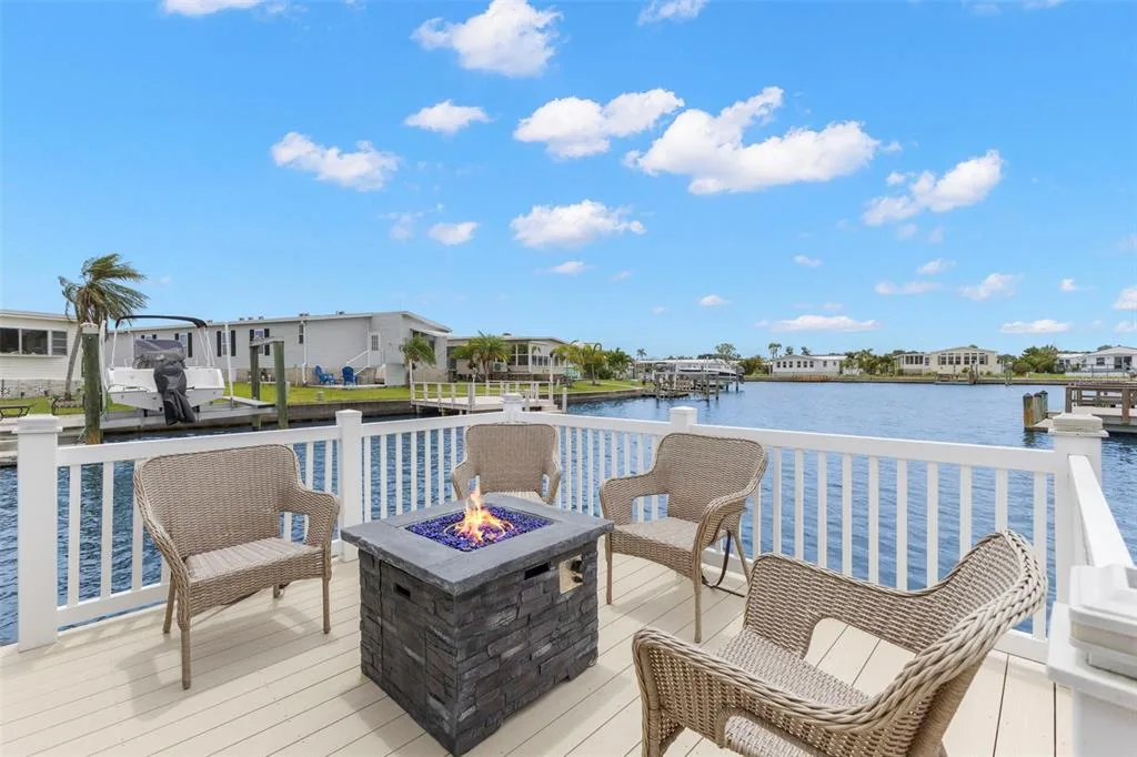 124 AMERICANA COURT NE # 214, ST PETERSBURG, FL 33702