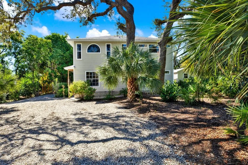 201 GEORGIA AVENUE, CRYSTAL BEACH, FL 34681
